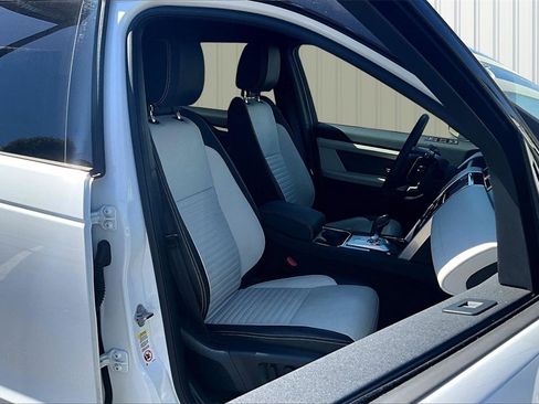 Used 2023 Land Rover Discovery Sport SE R-Dynamic image 17