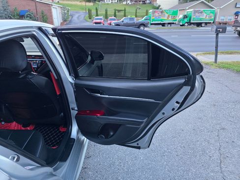 Used 2018 Toyota Camry SE image 17