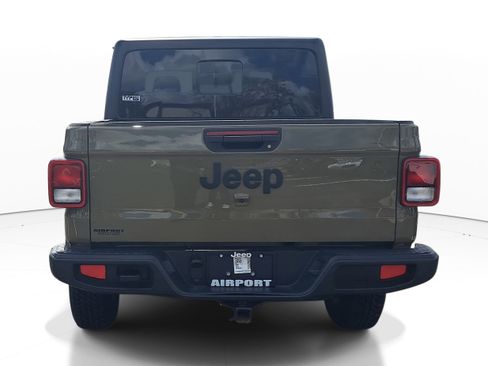 Used 2025 Jeep Gladiator Sport AWD/4WD image 9