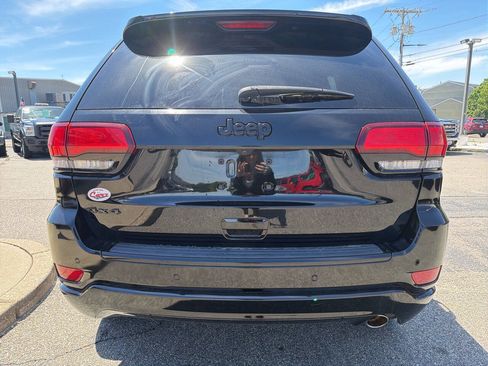 Used 2018 Jeep Grand Cherokee Altitude AWD/4WD image 8