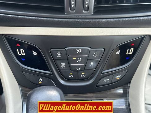Used 2020 Buick Envision Essence AWD/4WD image 22