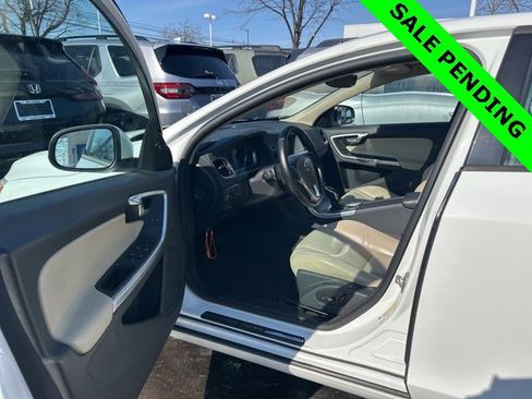 Used 2017 Volvo S60 T5 Dynamic image 18