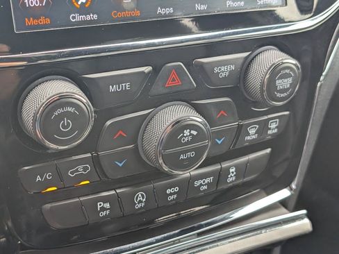 Used 2020 Jeep Grand Cherokee Limited AWD/4WD image 21