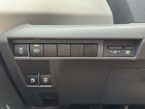 Used 2024 Toyota Sienna XLE image 36