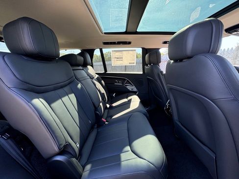 New 2025 Land Rover Range Rover Long Wheelbase SE image 22