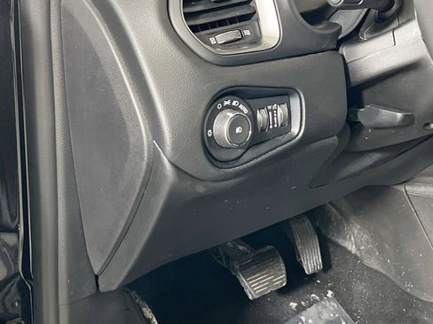Used 2022 Jeep Renegade Latitude AWD/4WD image 10