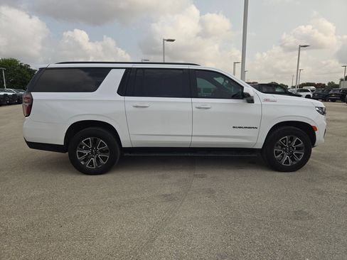 Used 2023 Chevrolet Suburban Z71 w/ Luxury Package AWD/4WD image 2
