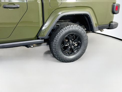 Used 2023 Jeep Gladiator Sport AWD/4WD image 28