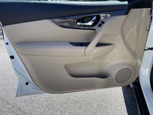 Used 2017 Nissan Rogue S image 13