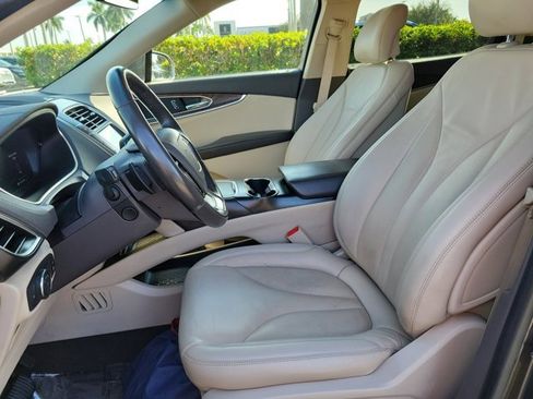 Used 2019 Lincoln Nautilus Select image 23