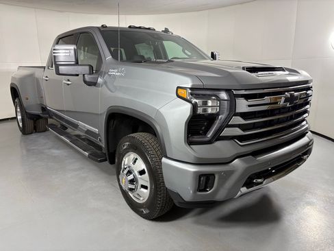 New 2026 Chevrolet Silverado 3500 High Country w/ High Country Premium Package AWD/4WD image 2