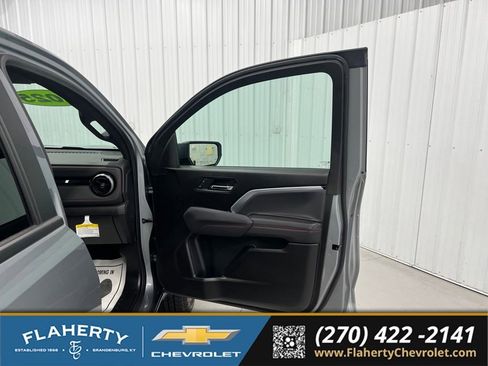 Used 2025 Chevrolet Colorado Z71 w/ Technology Package AWD/4WD image 14
