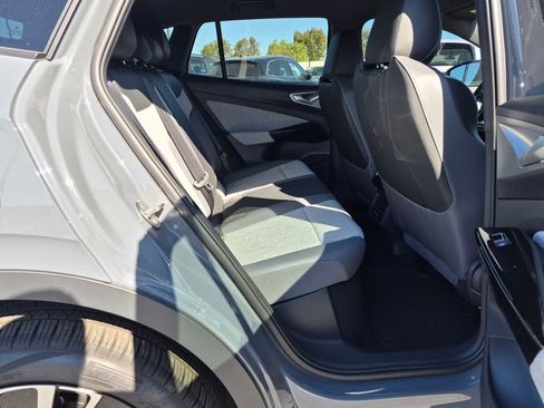 Used 2025 Volkswagen ID.4 Pro image 27