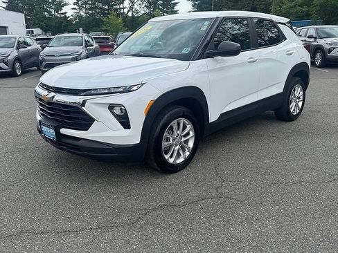 Certified 2025 Chevrolet TrailBlazer LS w/ LS Convenience Package AWD/4WD image 3