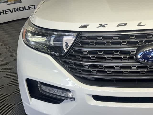 Used 2022 Ford Explorer XLT w/ Equipment Group 202A AWD/4WD image 9