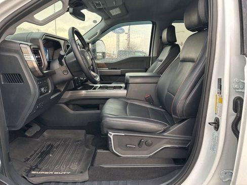 Used 2023 Ford F250 Lariat w/ Black Appearance Package image 12