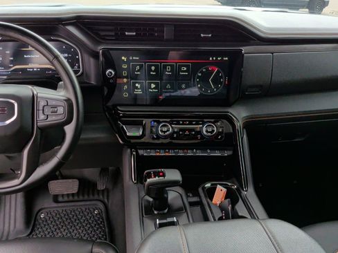 Used 2024 GMC Sierra 1500 AT4 w/ Technology Package AWD/4WD image 25