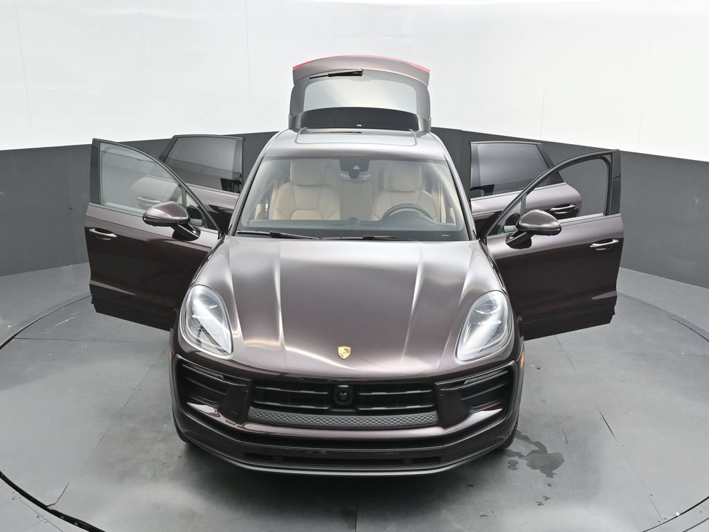 Certified 2024 Porsche Macan AWD/4WD image 46