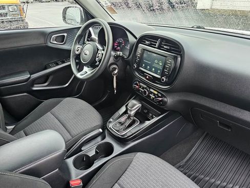 Used 2021 Kia Soul S image 11