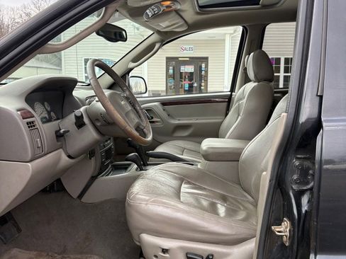 Used 2004 Jeep Grand Cherokee Limited w/ Cold Weather Group image 9
