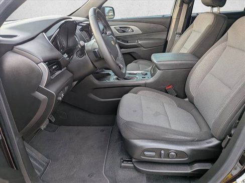 Certified 2023 Chevrolet Traverse LT w/ Rear Camera Mirror Package image 16