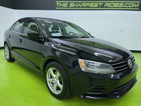 Used 2017 Volkswagen Jetta S image 2