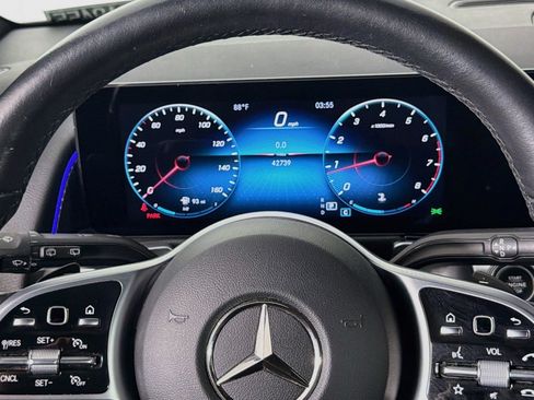 Used 2022 Mercedes-Benz GLB 250 w/ Premium Package Lite image 19