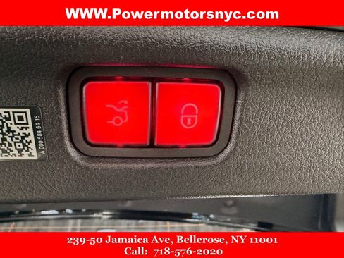 Used 2022 Mercedes-Benz C 300 4MATIC Sedan w/ Pinnacle Trim Package image 17