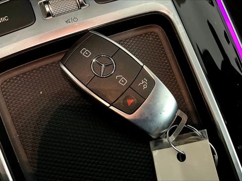 Used 2025 Mercedes-Benz GLB 250 4MATIC image 14