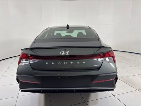 New 2025 Hyundai Elantra SEL FWD image 4