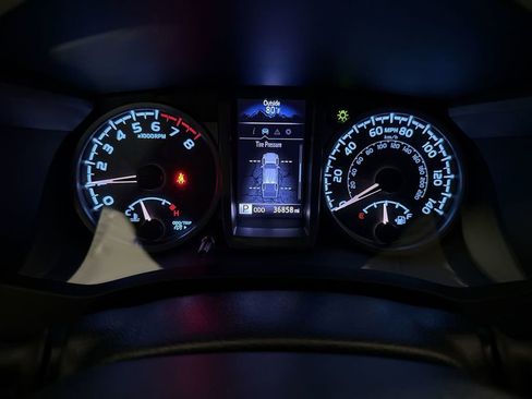 Used 2019 Toyota Tacoma TRD Off-Road w/ Technology Package image 13