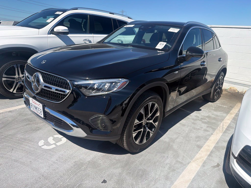 Used 2025 Mercedes-Benz GLC 350e 4MATIC w/ Driver Assistance Package image 1