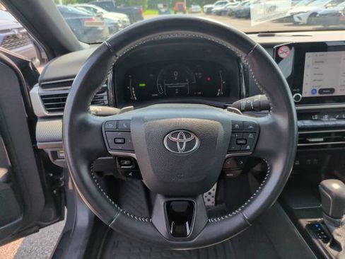 Used 2025 Toyota Camry SE FWD image 13