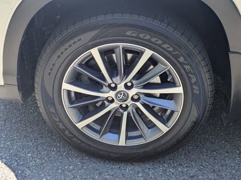 Used 2019 Toyota Highlander XLE AWD/4WD image 15