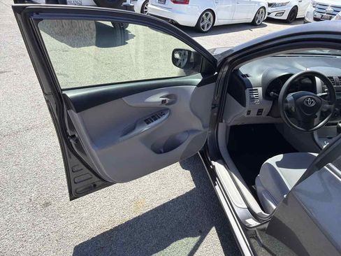 Used 2011 Toyota Corolla LE FWD image 6