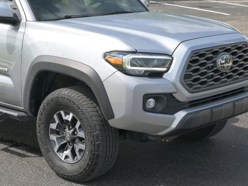 Used 2023 Toyota Tacoma TRD Off-Road w/ TRD Premium Off Road Package image 32