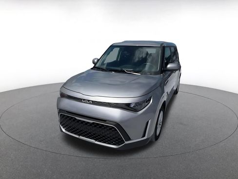 Used 2025 Kia Soul LX w/ LX Technology Package FWD image 7