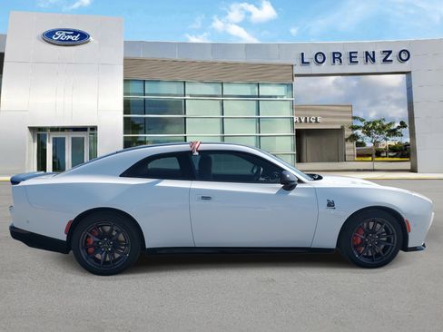 Used 2024 Dodge Charger Scat Pack w/ Plus Group image 4