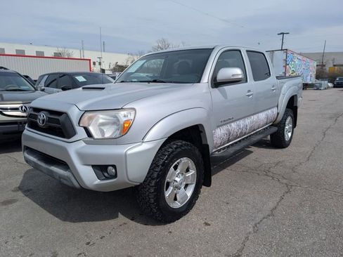 Used 2012 Toyota Tacoma 4x4 Double Cab w/ TRD Sport Pkg image 3