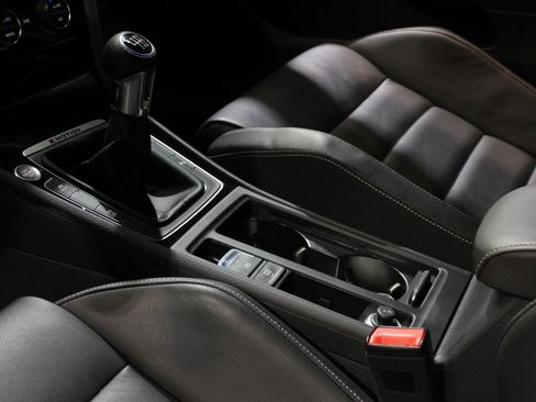 Used 2017 Volkswagen Golf R 4-Door image 54