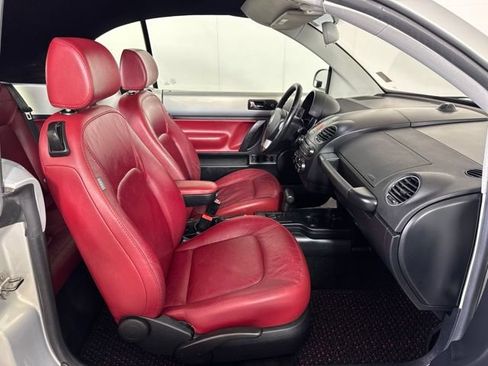 Used 2009 Volkswagen Beetle Blush FWD image 4