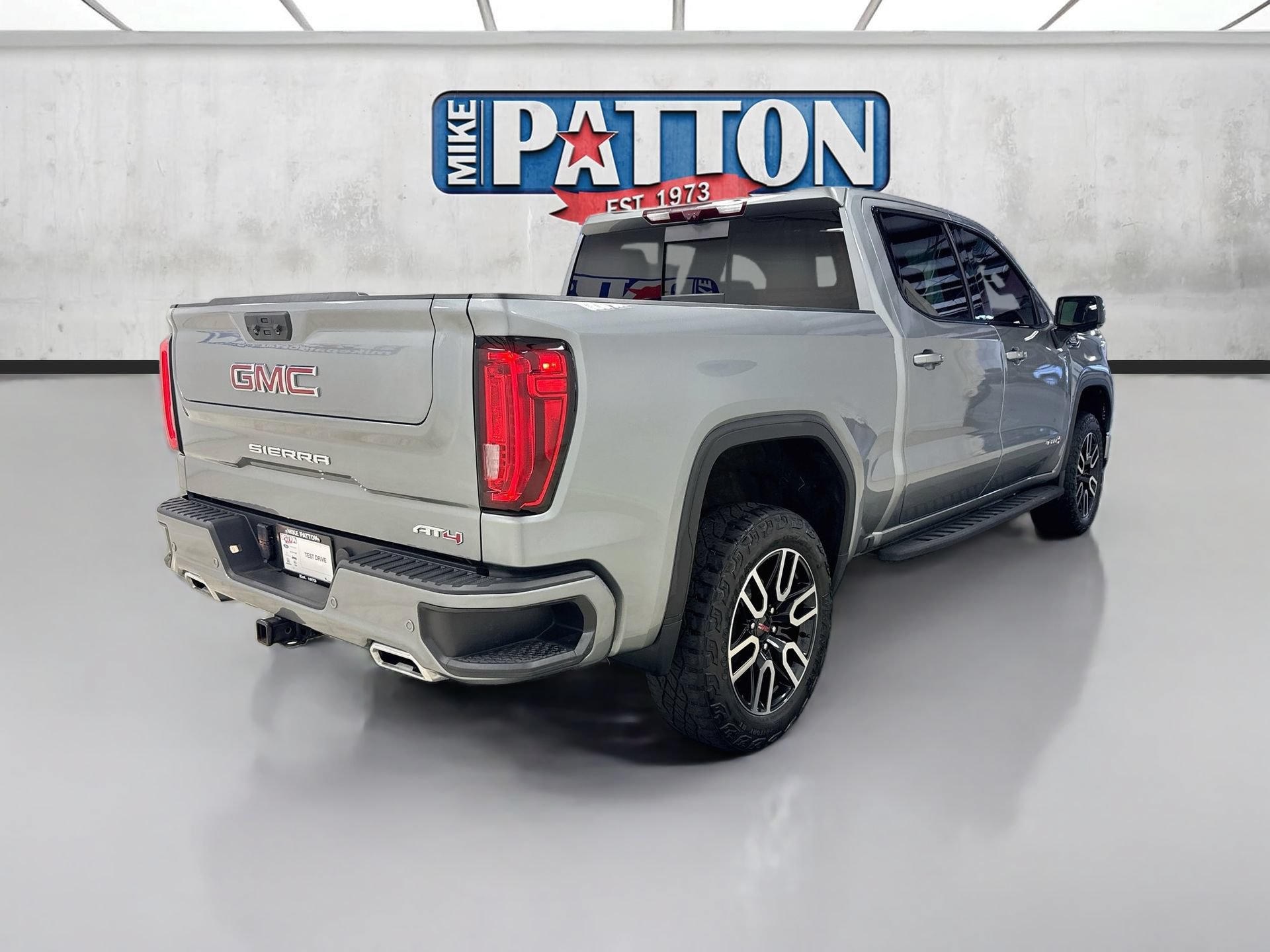 Used 2023 GMC Sierra 1500 AT4 w/ Technology Package AWD/4WD image 7