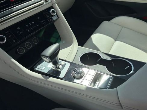 Used 2025 Genesis G70 2.5T image 24