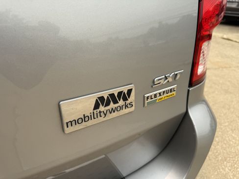 Used 2018 Dodge Grand Caravan SXT FWD image 12