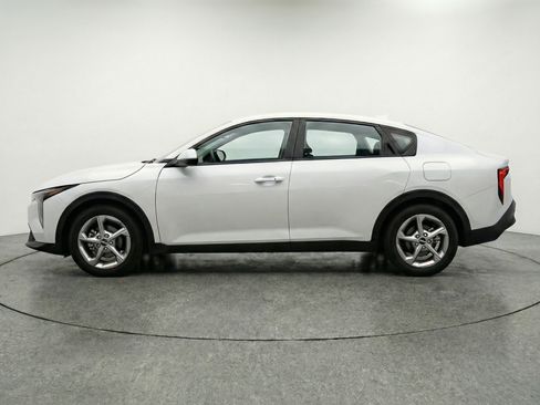 Used 2025 Kia K4 LXS image 5
