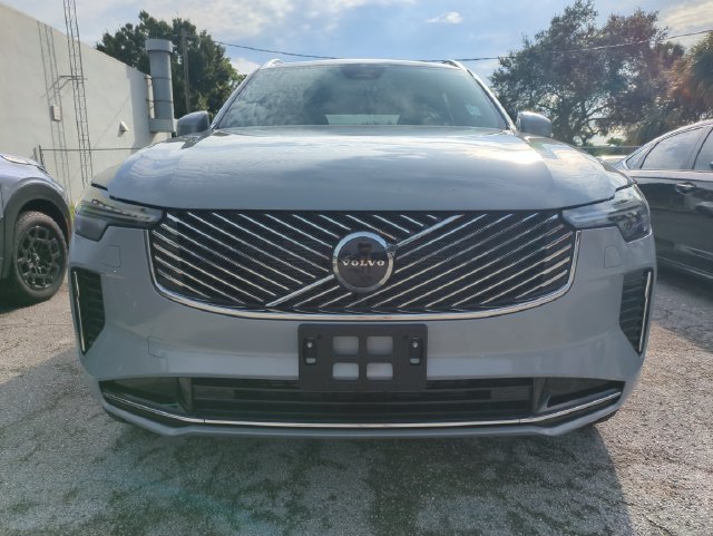 Used 2026 Volvo XC90 B5 Core AWD/4WD image 2
