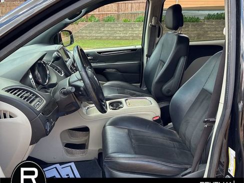 Used 2019 Dodge Grand Caravan SXT image 10