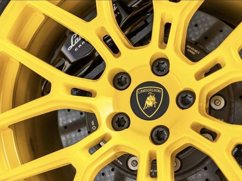 Used 2024 Lamborghini Huracan Sterrato AWD/4WD image 2
