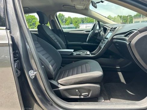 Used 2017 Ford Fusion SE w/ Fusion SE Technology Package FWD image 16