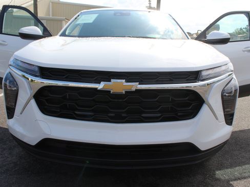 Used 2025 Chevrolet Trax LS w/ LS Convenience Package image 48